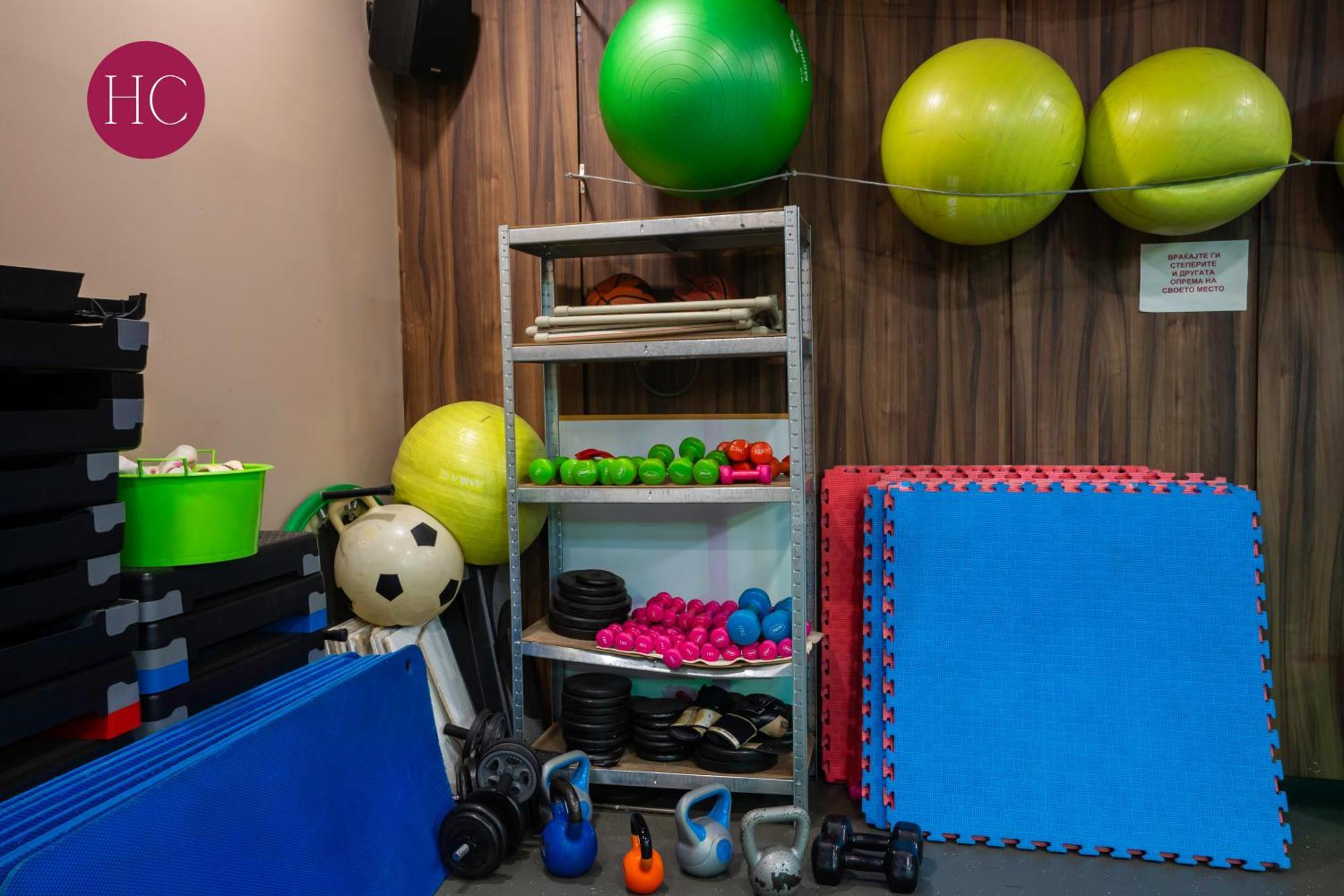 Central Hotel, Fitness And Spa Vinica Ngoại thất bức ảnh