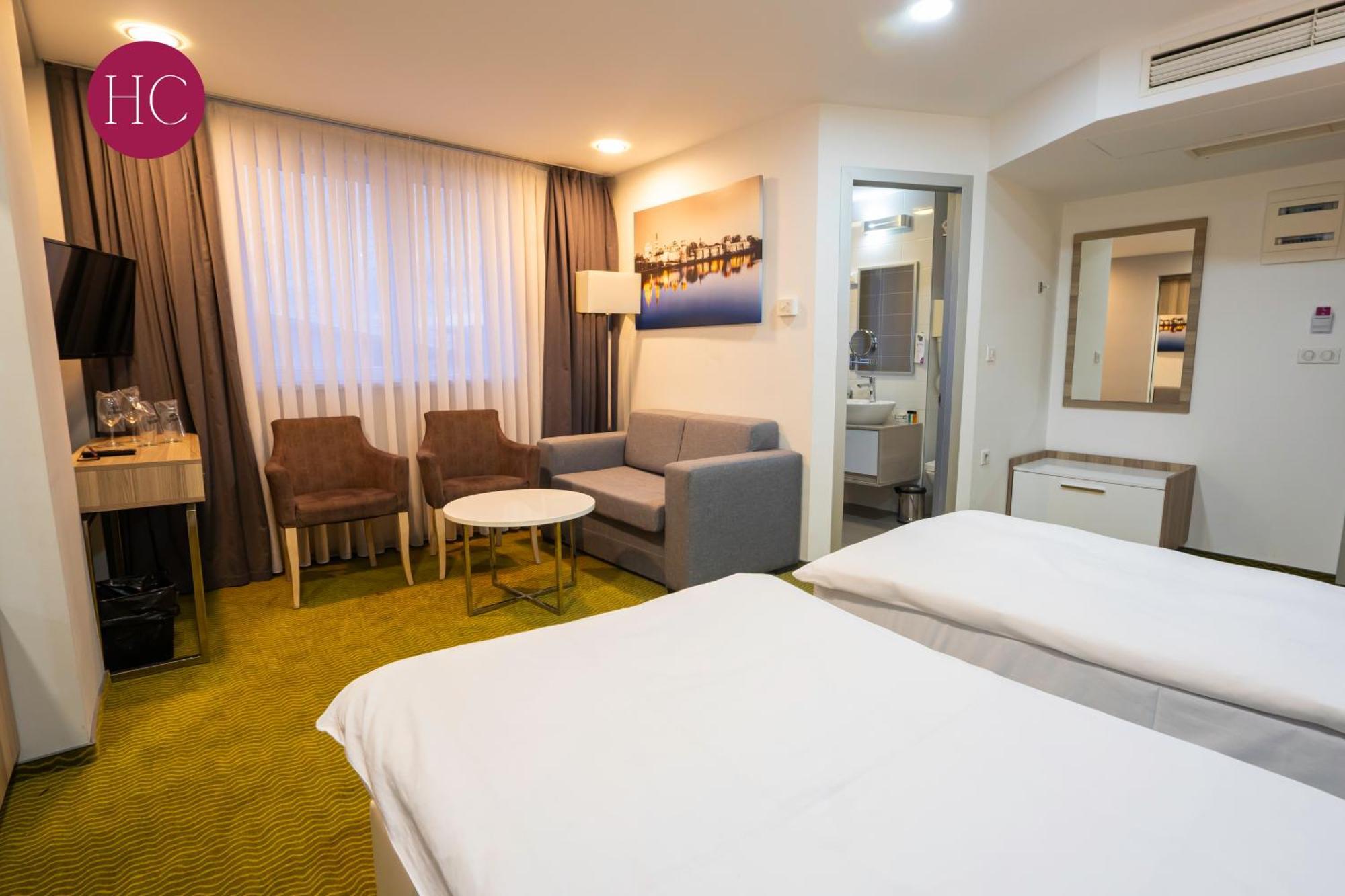 Central Hotel, Fitness And Spa Vinica Ngoại thất bức ảnh